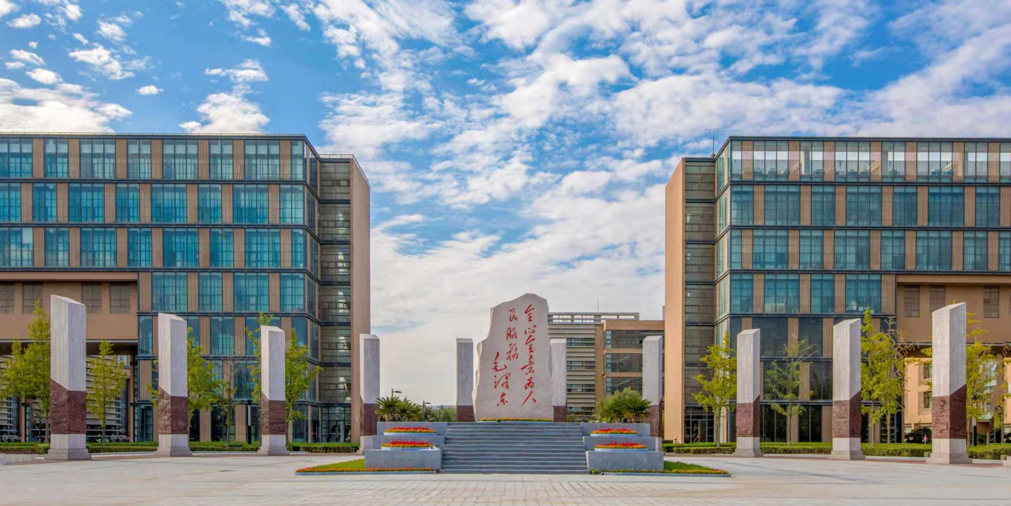 发挥新闻正确导向，充分了解我们与世界