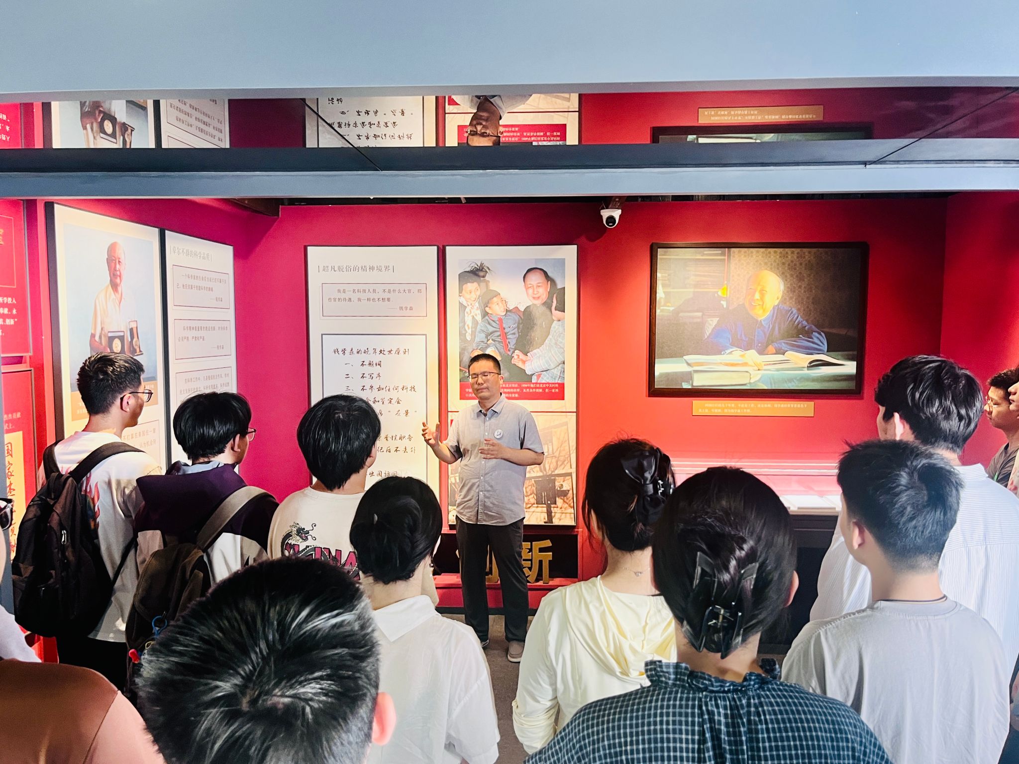 20250612寻迹科学巨匠 践悟使命担当——先进信息研究所赴钱学森故居开展主题党日活动2.jpg overflw-y